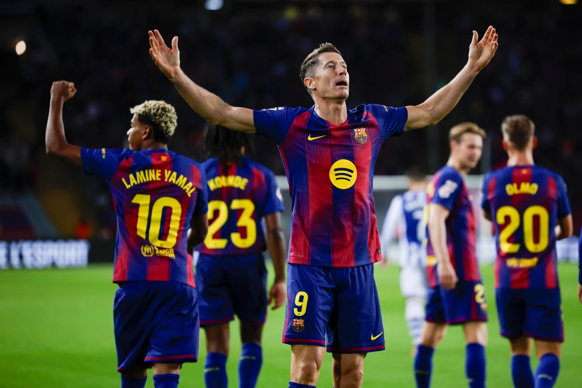 FC Barcelona liderem La Liga po pokonaniu 2:1 Realu Sociedad San Sebastian. Robert Lewandowski znów trafił do siatki rywali, a Wojciech Szczęsny po raz pierwszy w tym sezonie stanął między słupkami.