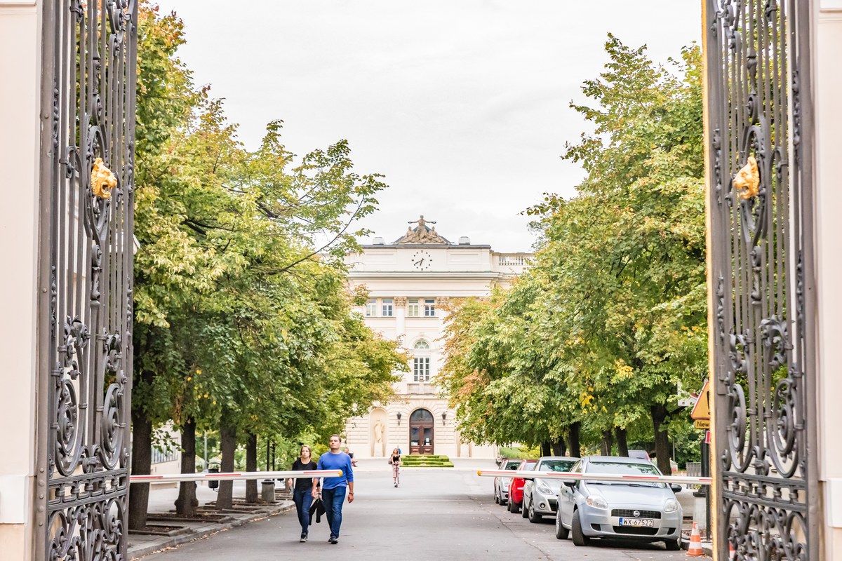 Uczelnia wprowadza zmiany. Strażnicy z większymi kompetencjami i nowym sprzętem
