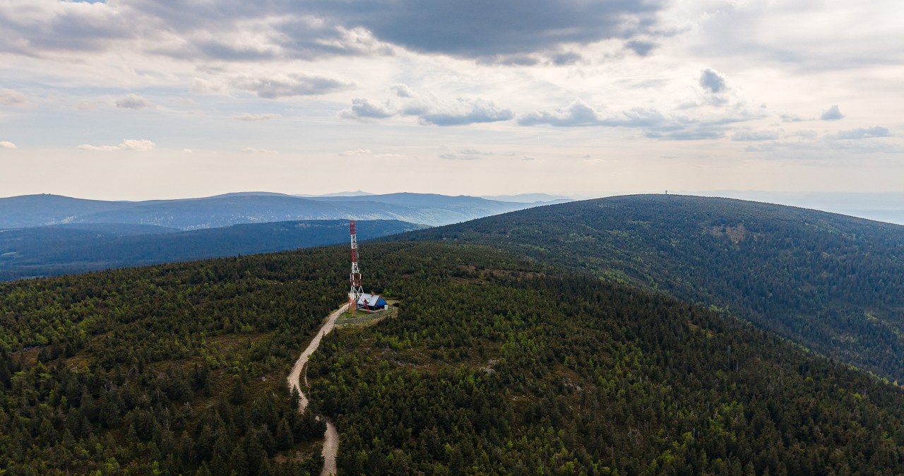 Jesień w Sudetach jak z pocztówki. Na tym szlaku poradzi sobie każdy