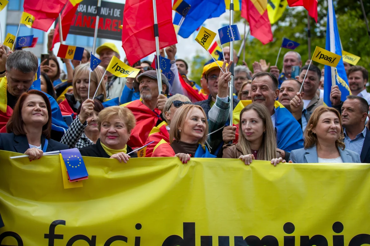 Na Kremlu tej nocy korki od szampana raczej nie wystrzeliły. Rządząca proeuropejska Partia Działania i Solidarności (PAS) zwyciężyła w niedzielnych wyborach parlamentarnych w Mołdawii. Zdobyła ponad 50 proc. głosów. Takie są oficjalne wyniki po przeliczeniu 99,52 proc. głosów. Wielu polityków te wybory uznało za "najważniejsze w historii". Od ich rezultatów zależało bowiem, czy Kiszyniów pozostanie na proeuropejskim kursie, czy też zwróci się w stronę Moskwy. 