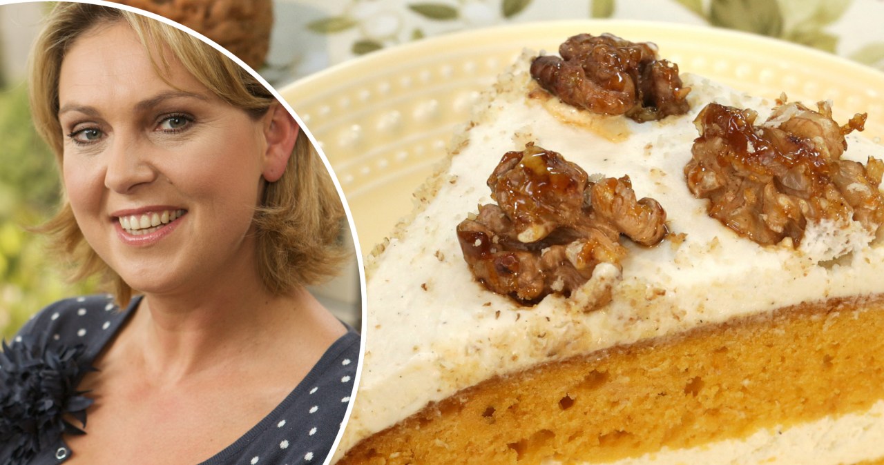 Genialny przepis Ewy Wachowicz. Ciasto znika z blachy w moment