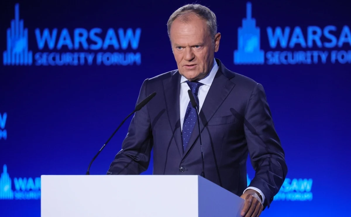 "Musimy mieć świadomość, (...) że to jest nasza wojna. Wojna w Ukrainie jest tylko częścią tego upiornego projektu, który raz na jakiś czas pojawia się na świecie" - mówił w czasie Warszawskiego Forum Bezpieczeństwa premier Donald Tusk. "Jeśli przegramy tę wojnę, konsekwencje tego dotykać będą nie tylko naszego pokolenia, ale także następnych pokoleń" - ostrzegł.