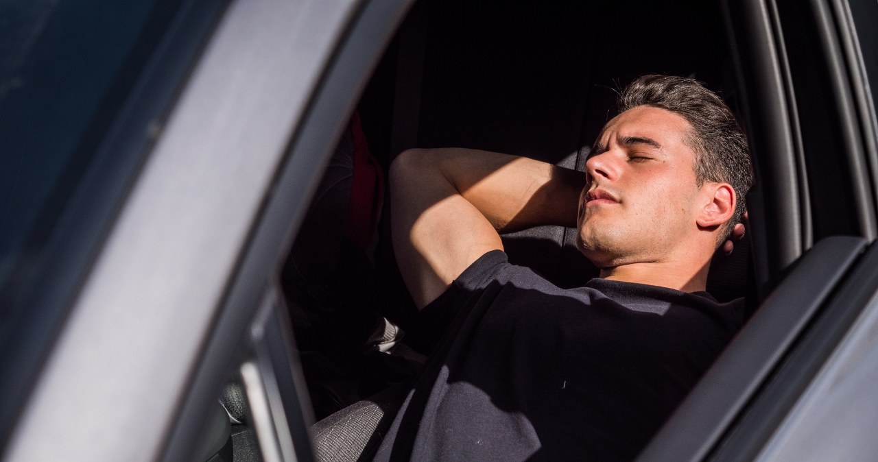 Czym grozi spanie w samochodzie? Polacy nie zdają sobie z tego sprawy