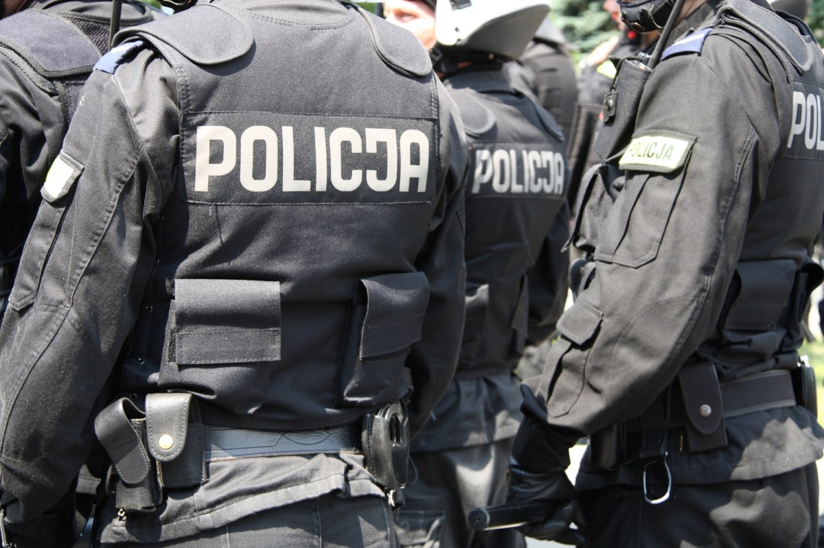 Starcie 60 pseudokibiców i ręczny miotacz ognia w akcji. Policja pokazała filmik