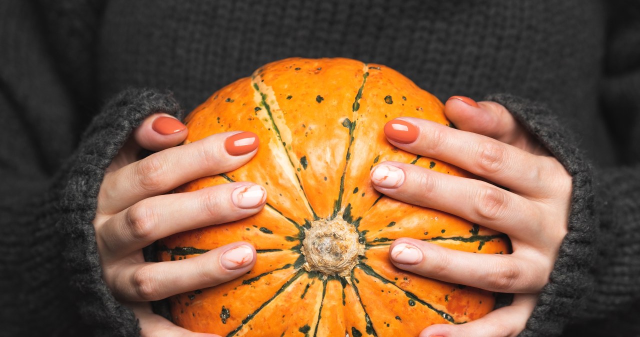 Pumpkin spice nails to gorący trend w manicure, który pokochasz tej jesieni