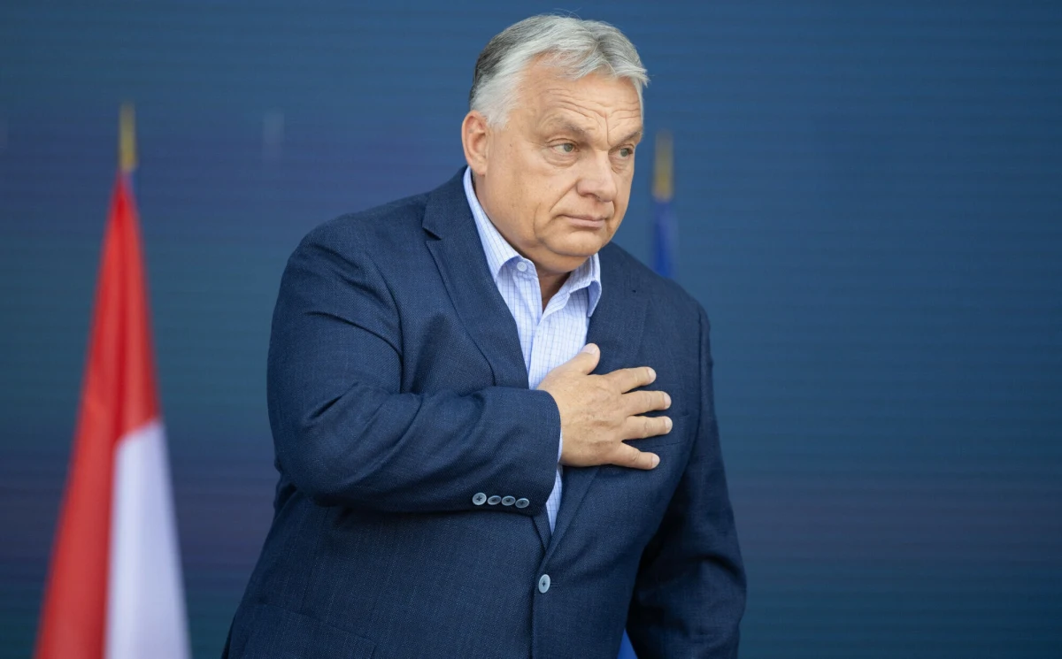 Premier Węgier Viktor Orban w ostrych słowach skomentował sytuację Ukrainy oraz zarzuty dotyczące naruszenia jej przestrzeni powietrznej przez węgierskie drony. W rozmowie w podcaście Fight Hour stwierdził, że Ukraina nie jest państwem niepodległym i utrzymuje się jedynie dzięki wsparciu Zachodu.