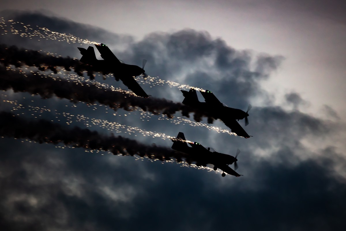 Oślepiał laserem pilotów, którzy ćwiczyli w nocy. Stanie przed sądem