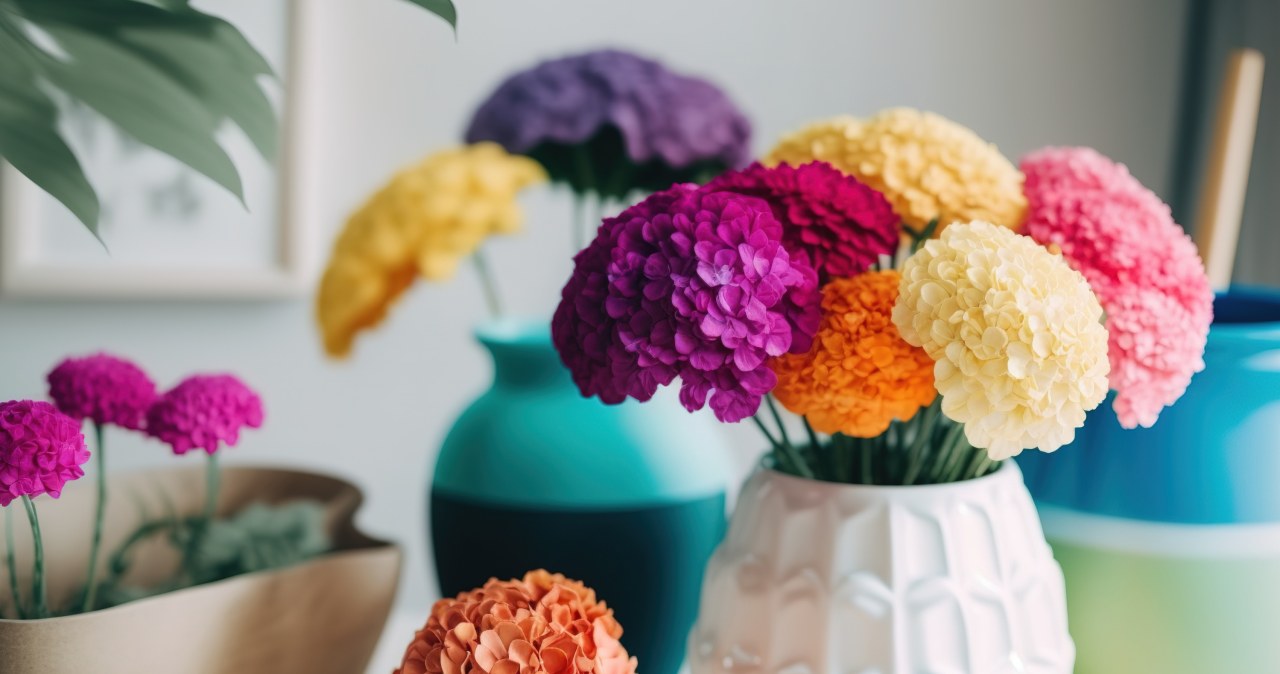 W lata 90. popularna dekoracja domów i biur. Znów staje się modna