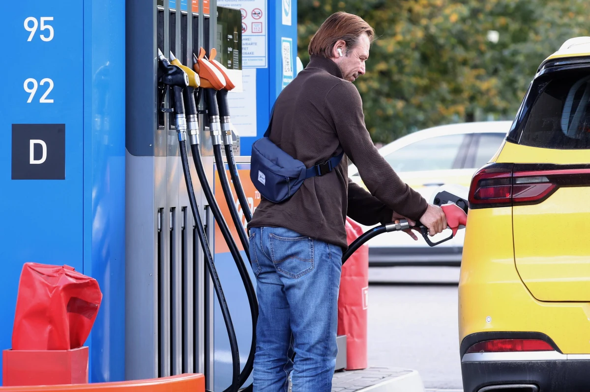 Limity cenowe i ograniczenia w sprzedaży paliw - to nowa rzeczywistość mieszkańców okupowanego przez Rosjan Krymu. Decyzja ma związek z niedoborami wywołanymi atakami dronów na rosyjskie rafinerie ropy naftowej oraz problemami z dostawami.