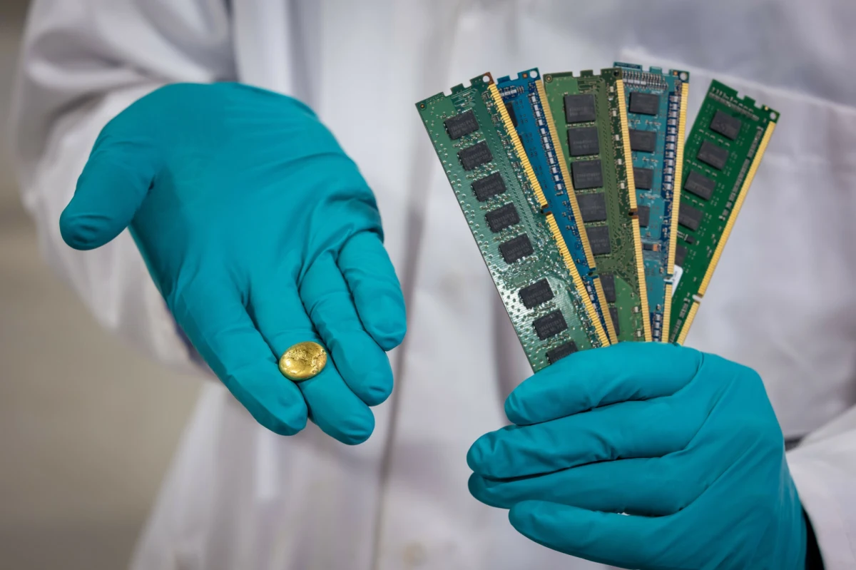 Brytyjska Mennica Królewska - The Royal Mint - wypuściła swoją pierwszą kolekcję biżuterii zaręczynowej i ślubnej jubilerskiej stworzonej z e-odpadów.