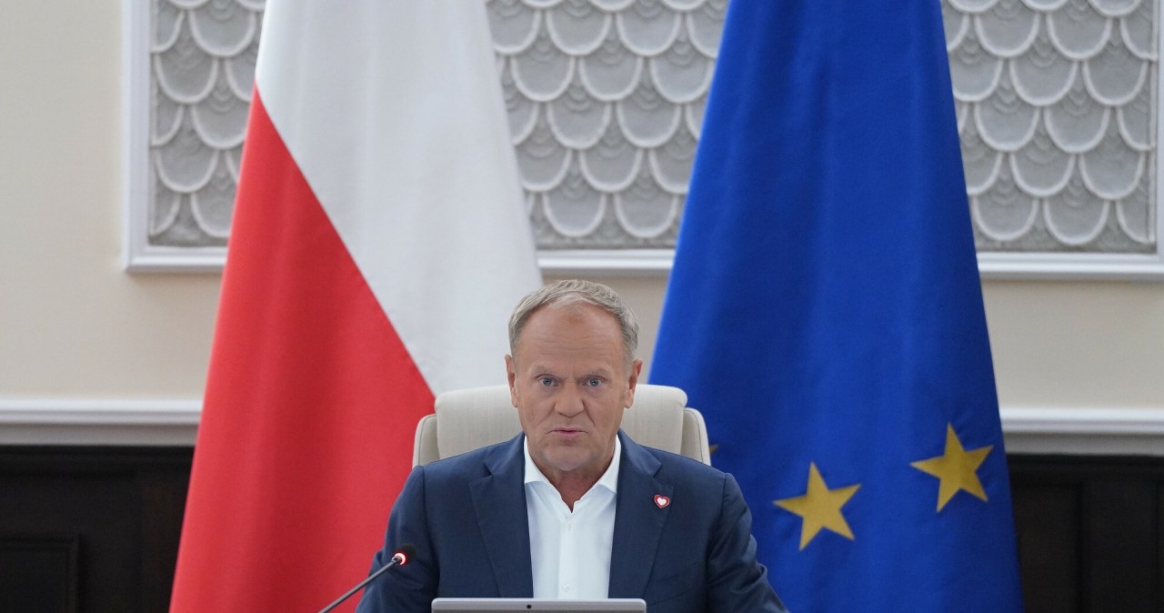 Rząd sięga do zysków banków. Premier: Lepiej banki niż polskie rodziny