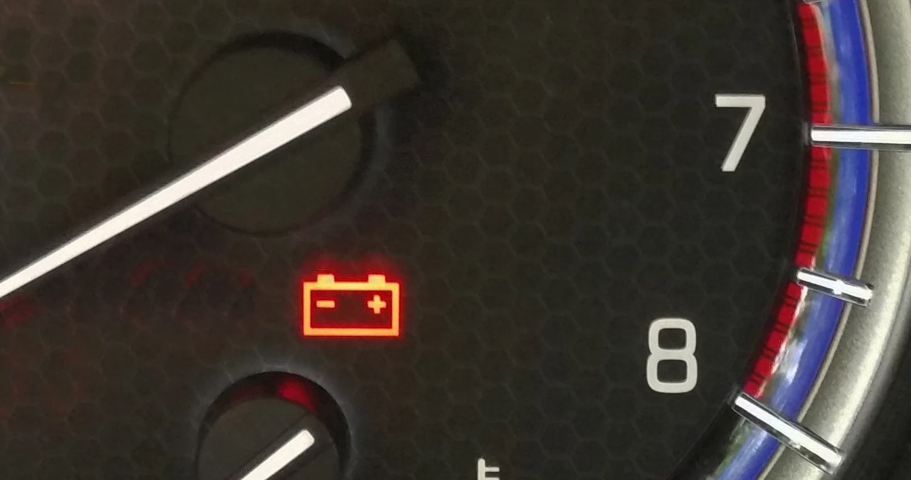 20 km i koniec jazdy. Kiedy zapali się ta kontrolka kierowca musi reagować