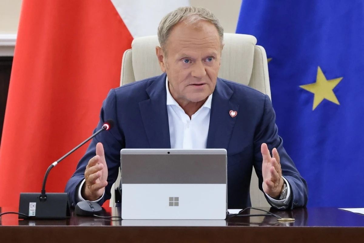 "Będzie to większe obciążenie, ale kogo obciążyć, jak nie tych, którzy mają tych pieniędzy najwięcej" - powiedział przed posiedzeniem rządu Donald Tusk. Rada Ministrów zajmuje się projektem podwyższenia podatku CIT od banków. "Wiem, ile sił się zjednoczy przeciwko temu pomysłowi" - zaznaczył premier.