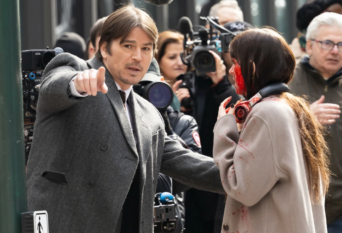 Niespodziewane zdarzenie na kanadyjskiej ziemi z udziałem hollywoodzkiego aktora. Josh Hartnett, znany z takich produkcji jak "Pearl Harbor", trafił do szpitala po zderzeniu samochodowym w St. Johns. Na szczęście nikt nie odniósł poważnych obrażeń, a zdjęcia do nowego serialu Netfliksa ruszyły zgodnie z planem już następnego dnia.