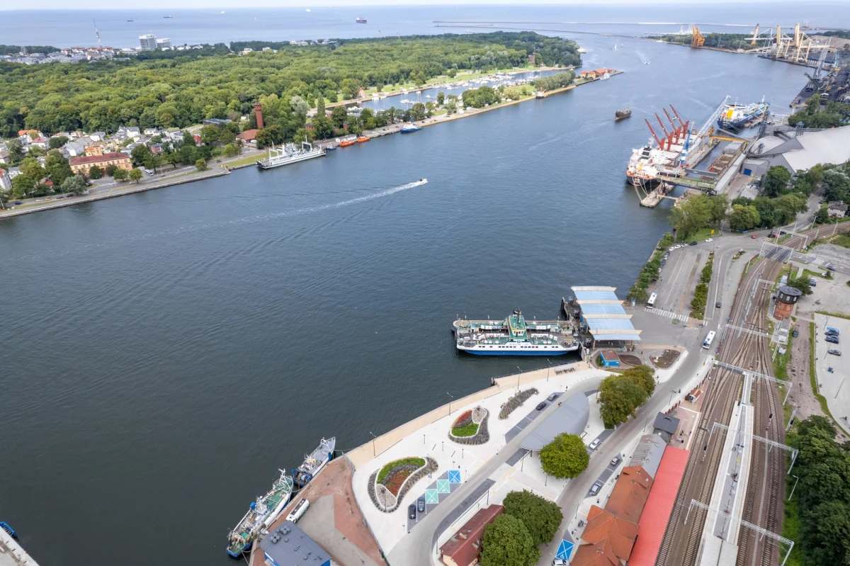 W Świnoujściu rusza jedna z najważniejszych inwestycji infrastrukturalnych ostatnich lat. W poniedziałek podpisano umowę na przygotowanie dokumentacji projektowej dla części lądowej przyszłego portu zewnętrznego. To kluczowy etap na drodze do powstania Głębokowodnego Terminalu Kontenerowego, który ma odmienić oblicze polskiej gospodarki morskiej.