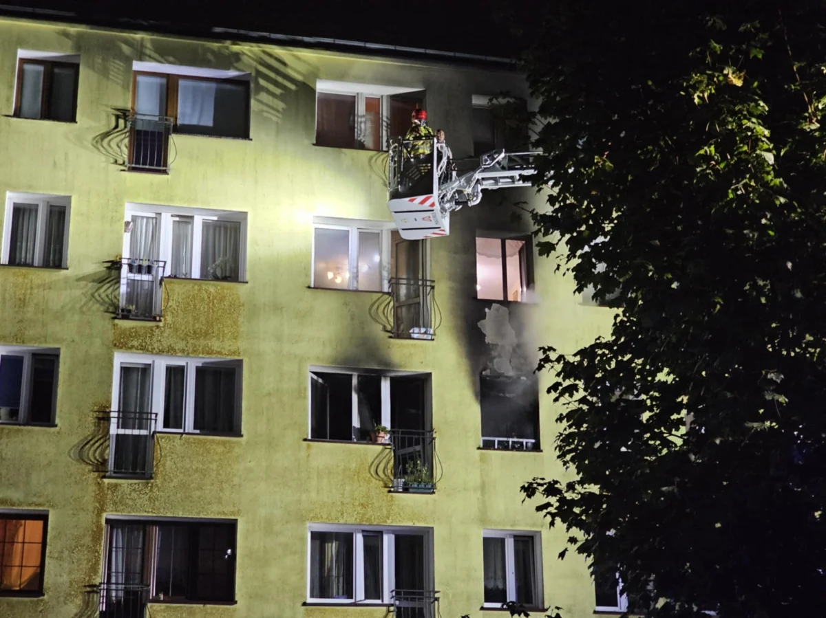 Co najmniej dziewięć osób poszkodowanych i kilkudziesięciu ewakuowanych - to bilans pożaru, do którego doszło we wtorek we wtorek w jednym z bloków w Koszalinie (woj. zachodniopomorskie). Poszkodowani trafili do szpitala. Dwie osoby są w stanie ciężkim.