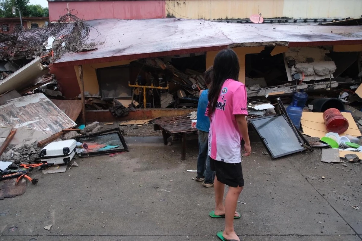 Tragiczne wieści z Filipin, które nawiedziło silne trzęsienie ziemi o magnitudzie 6,9. Według ostatnich danych zginęło co najmniej 60 osób. 