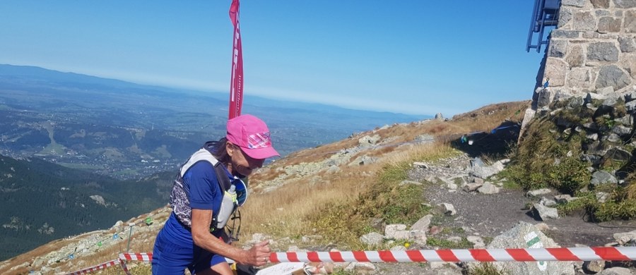 Biegaczka, instruktorka fitness, narciarka, pasjonatka sportu i życia. Barbara Prymakowska: "Najszybsza Babcia Świata". W wieku 81 lat nie tylko nie zwalnia tempa, ale zaraża energią, pasją i optymizmem, jakiego można pozazdrościć. Jej historia pokazuje, że wiek to tylko liczba, a najważniejsze to mieć cel: "wstać rano i wiedzieć, w co się dziś bawimy". 