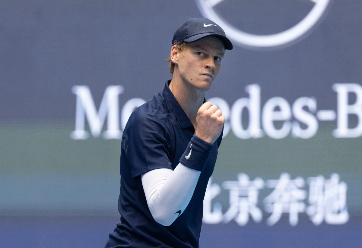 Wicelider światowego rankingu Jannik Sinner pokonał amerykańskiego tenisistę Learnera Tiena 6:2, 6:2 w finale turnieju ATP 500 na kortach twardych w Pekinie. To 21. tytuł Włocha w karierze, a drugi w stolicy Chin, gdzie był najlepszy także w 2023 roku.