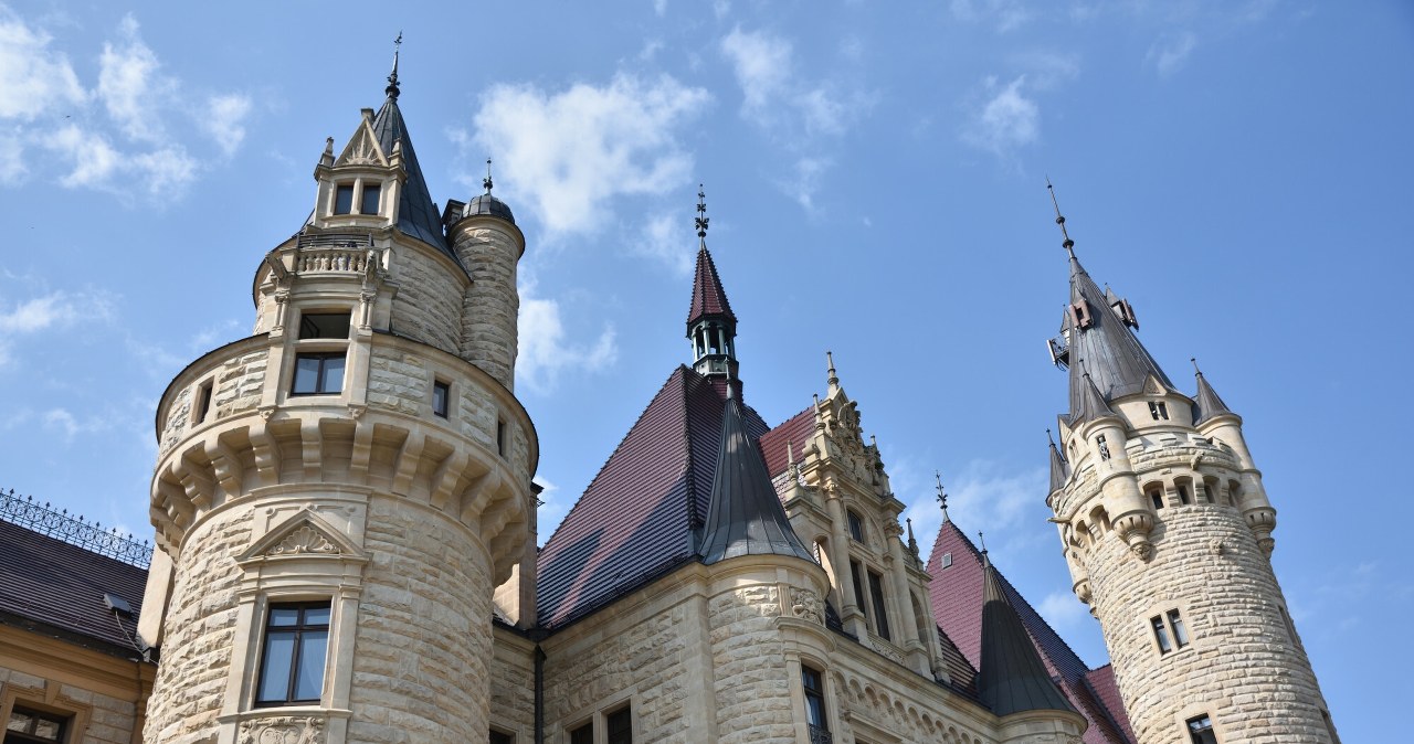 Leczono tam nerwicę i zaburzenia psychosomatyczne. Dziś zamek w Mosznej przyciąga kwitnącymi azaliami