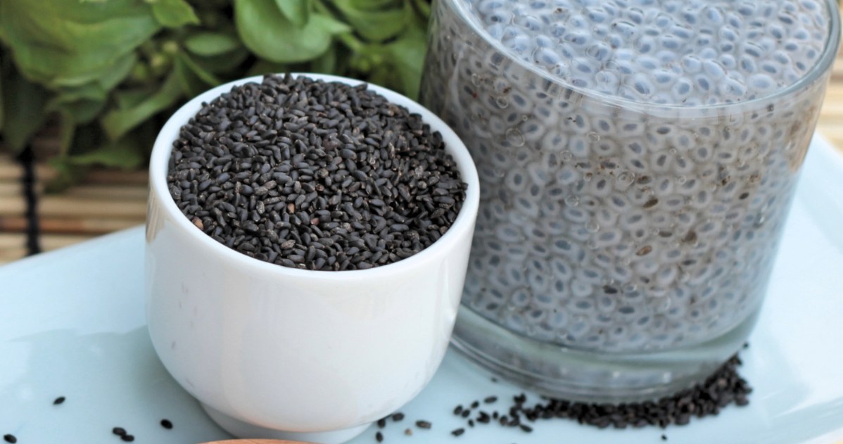 Małe ziarenka, wielkie korzyści dla zdrowia. Namoczone nasiona bazylii to superfood