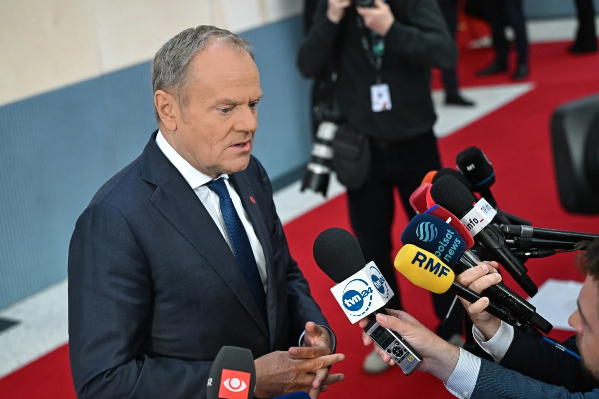 Wschodnia flanka jest odpowiedzialnością wszystkich, także Niemców i Francuzów - mówił premier Donald Tusk, komentując europejski szczyt w Kopenhadze. "Moja odpowiedź była bardzo szczera i dość brutalna w swojej szczerości" - stwierdził szef rządu, który reagował na wątpliwości w sprawie planu stworzenia muru dronowego.