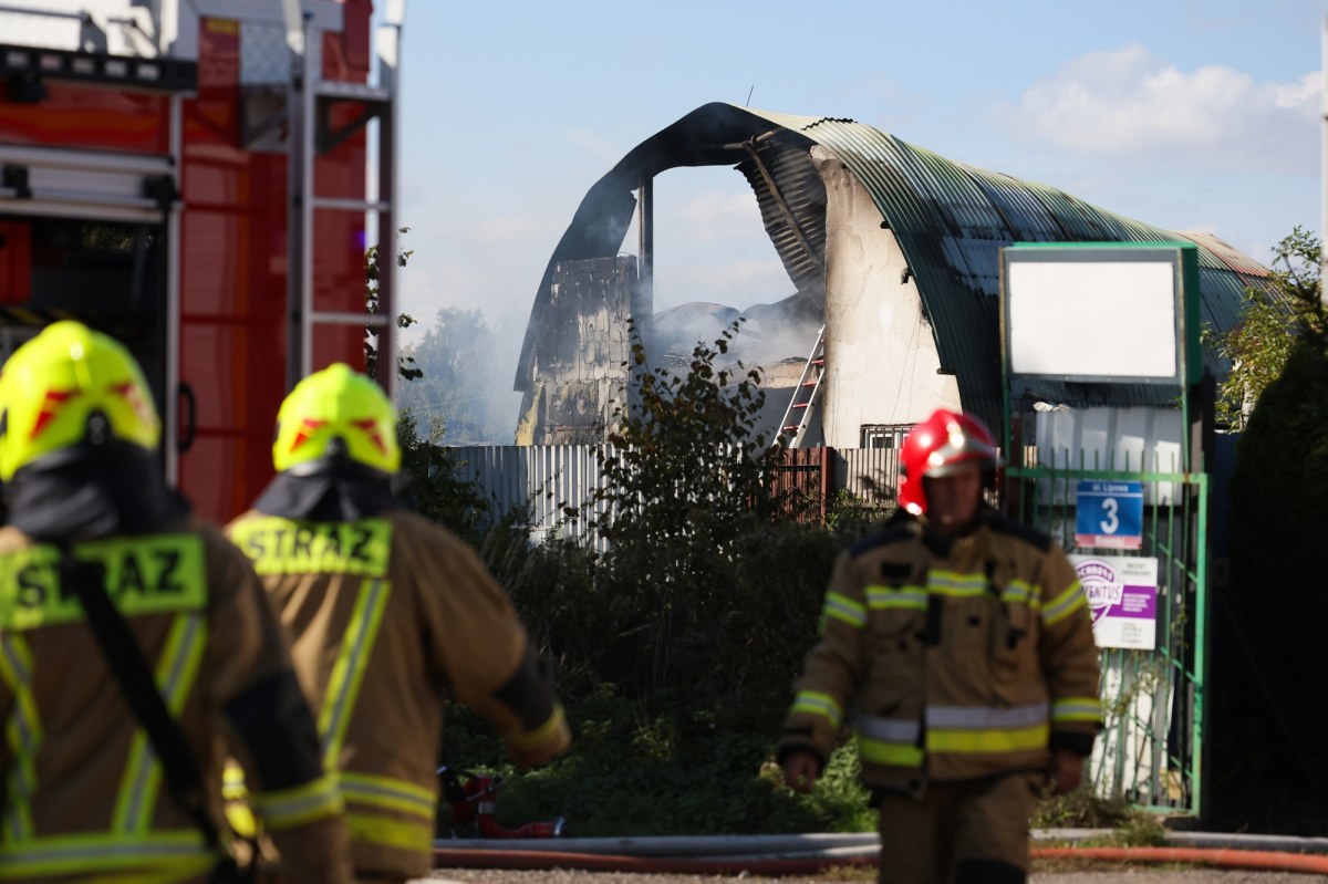 Pożar hali pod Warszawą. Jedna osoba poszkodowana