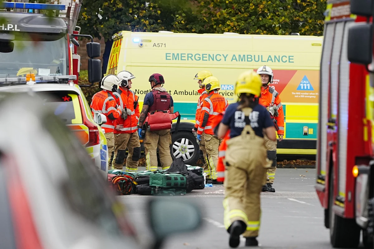 Trzy osoby, w tym domniemany napastnik, nie żyją po zajściu w Manchesterze, gdzie według świadków samochód jechał w stronę ludzi przed miejscową synagogą, a jedna osoba została pchnięta nożem - podała policja. Rząd zapowiedział, że zwiększy policyjną ochronę synagog w Wielkiej Brytanii. Do zdarzenia doszło w Jom Kippur, najważniejsze święto w kalendarzu żydowskim. 