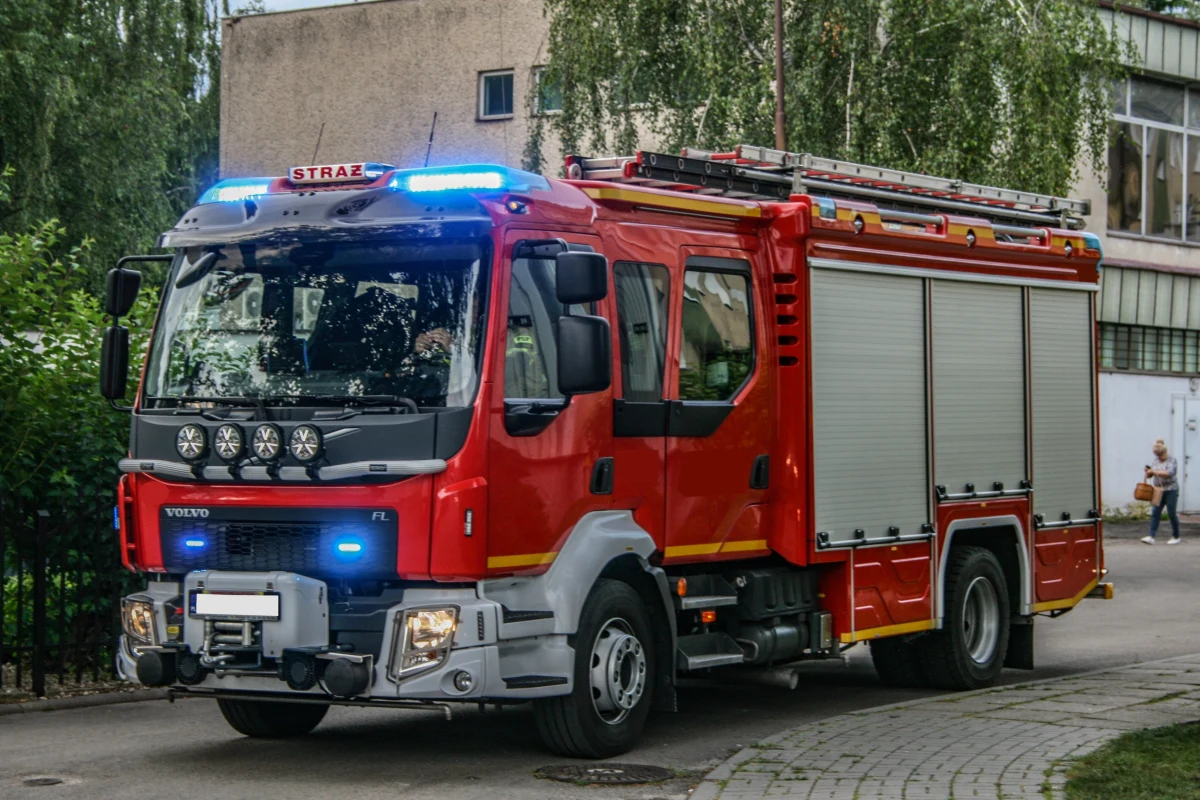 Ponad osiemset osób ewakuowano przed południem ze Szkoły Podstawowej nr 5 w Piasecznie pod Warszawą. Według informacji przekazanych wcześniej strażakom, przez wentylację w budynku rozpylono szkodliwą substancję. Na szczęście nikomu nic się nie stało. Uczniowie wrócili na zajęcia.