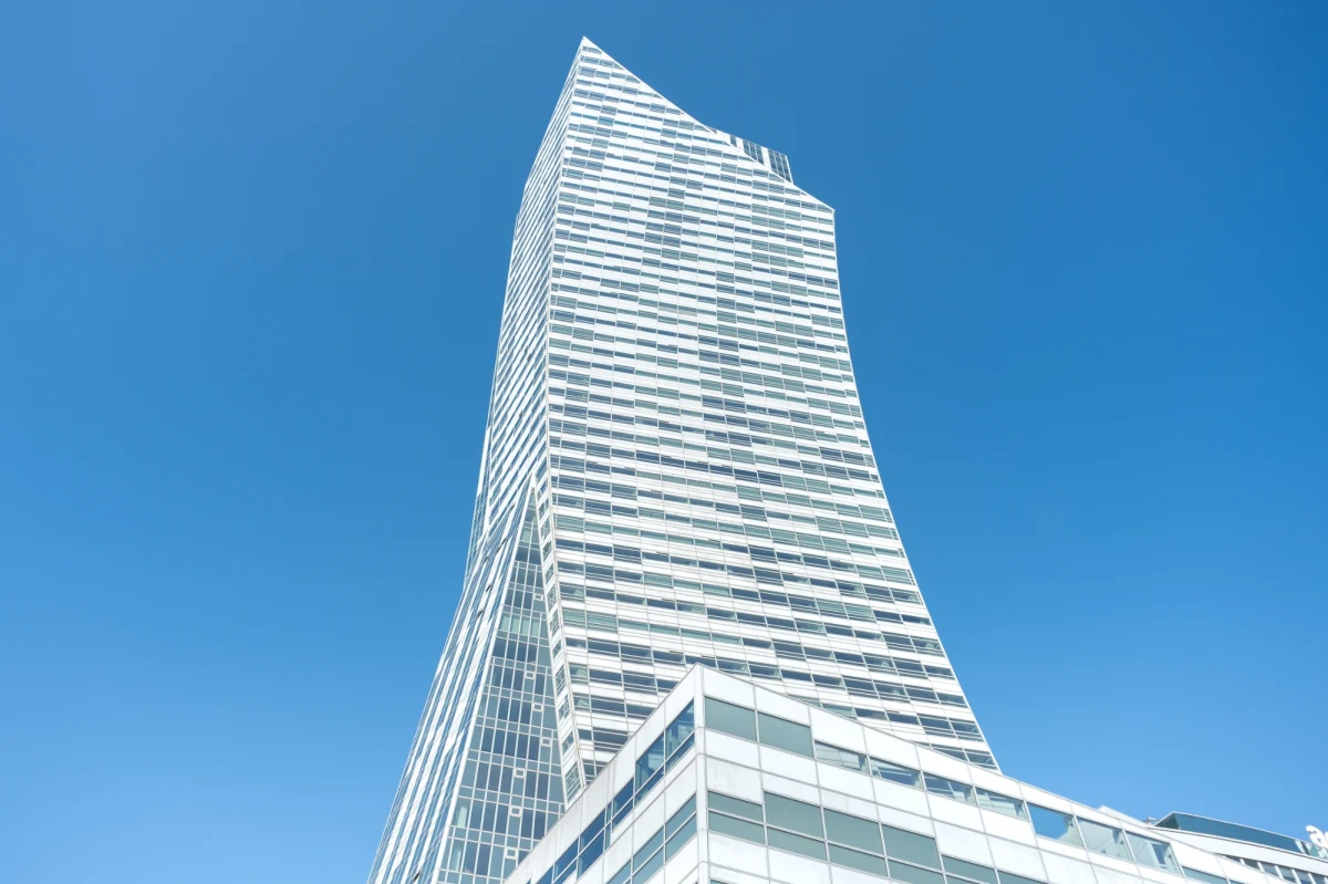 Złota 44 w Warszawie jest uznawana za najwyższy budynek mieszkalny w Unii Europejskiej, ale wkrótce straci ten tytuł. W hiszpańskim Benidorm budowany jest TM Tower, który osiągnie wysokość 230 metrów.