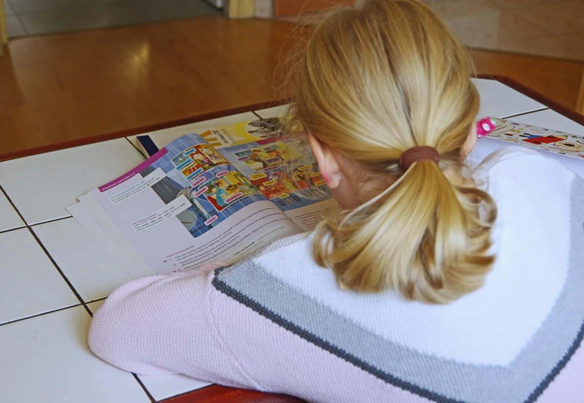 Jakie efekty przyniosła likwidacja prac domowych? Do resortu edukacji trafił już raport Instytutu Badań Edukacyjnych w tej sprawie, który może być podstawą do wprowadzenia ewentualnych zmian. Ujawniono najważniejsze wnioski płynące z tego dokumentu. 