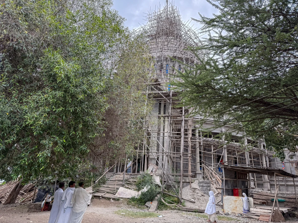 Co najmniej 36 osób zginęło, a ponad 200 odniosło obrażenia na skutek zawalenia się drewnianego rusztowania w kościele podczas festiwalu religijnego w Amharze w Etiopii - poinformowała w czwartek policja oraz naoczny świadek. Liczba ofiar może ulec zmianie, wieli rannych znajduje się w stanie krytycznym.