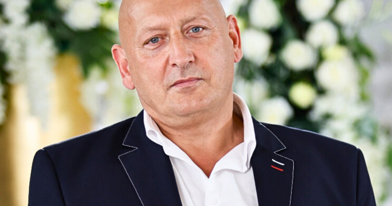 Biel kwiatów i przejmująca cisza. Tak wyglądał pogrzeb Jacka Wójcika