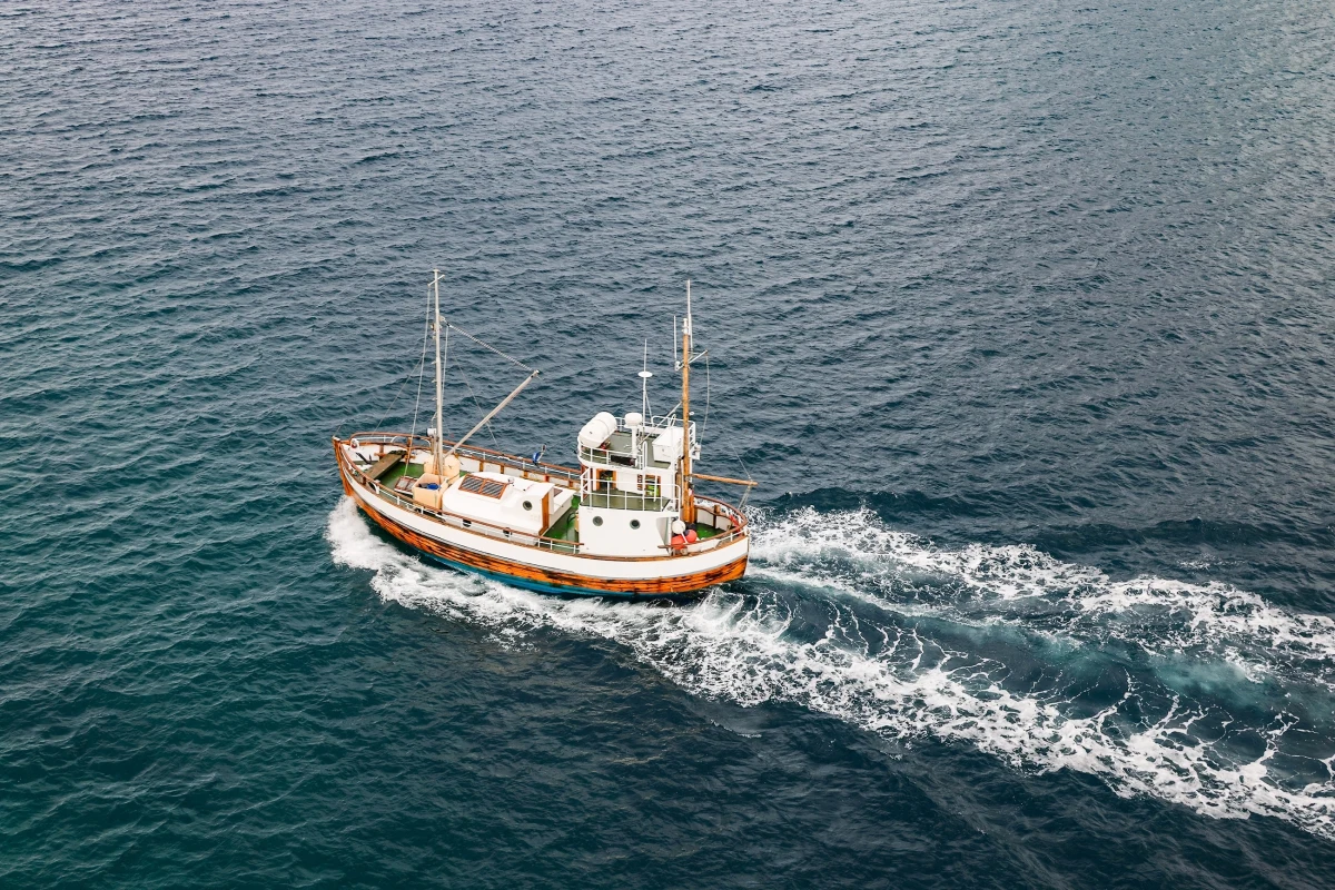 Wczoraj na Morzu Bałtyckim doszło do groźnego incydentu. Rzeczniczka MSWiA Karolina Gałecka przekazała dzisiaj po południu, że rosyjski kuter na 20 minut zatrzymał się w okolicach rurociągu z gazem. Interweniować musiała straż graniczna. Tadeusz Gruchalla z Morskiego Oddziału Straży Granicznej w Gdańsku poinformował później, że do zdarzenia doszło 18 mil morskich (w przybliżeniu ok. 35 km) na północ od Władysławowa.