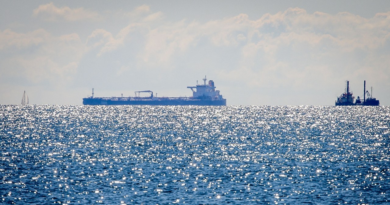 Macron żąda działań wobec rosyjskiej floty cieni. Zatrzymano tankowiec