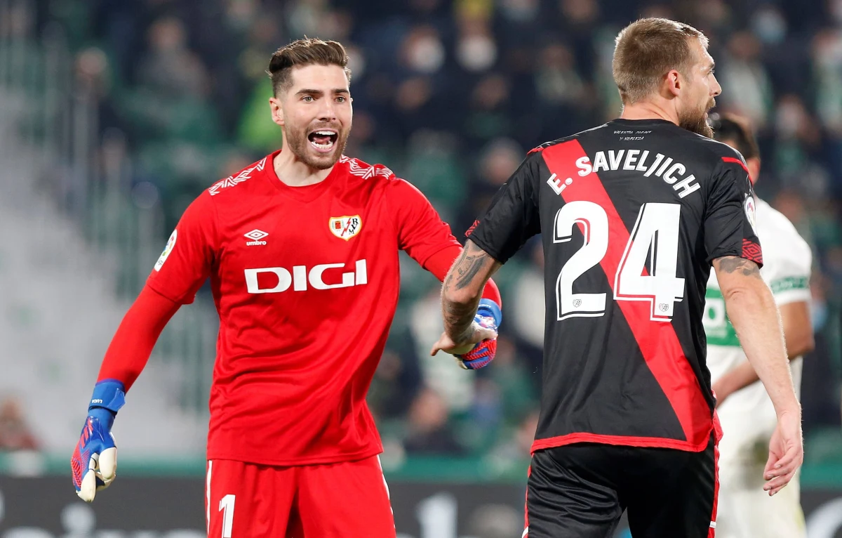 27-letni Luca Zidane, syn legendy francuskiego futbolu Zinedine'a Zidane'a, został po raz pierwszy powołany do reprezentacji Algierii na październikowe mecze eliminacji mistrzostw świata. W czasach juniorskich występował w kadrze Francji. FIFA zatwierdziła zmianę jego przynależności narodowej we wrześniu.