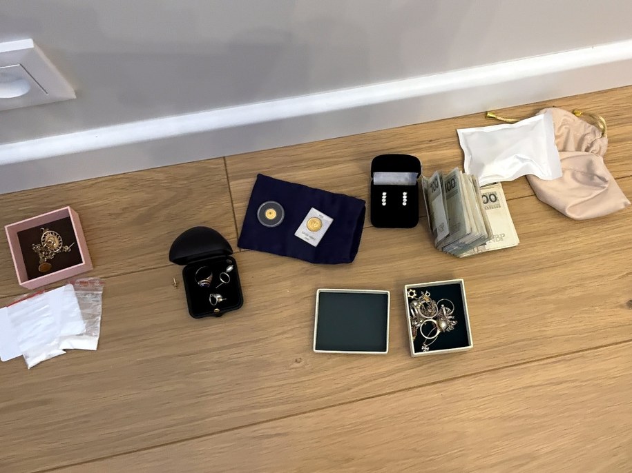 /Komenda Stołeczna Policji /