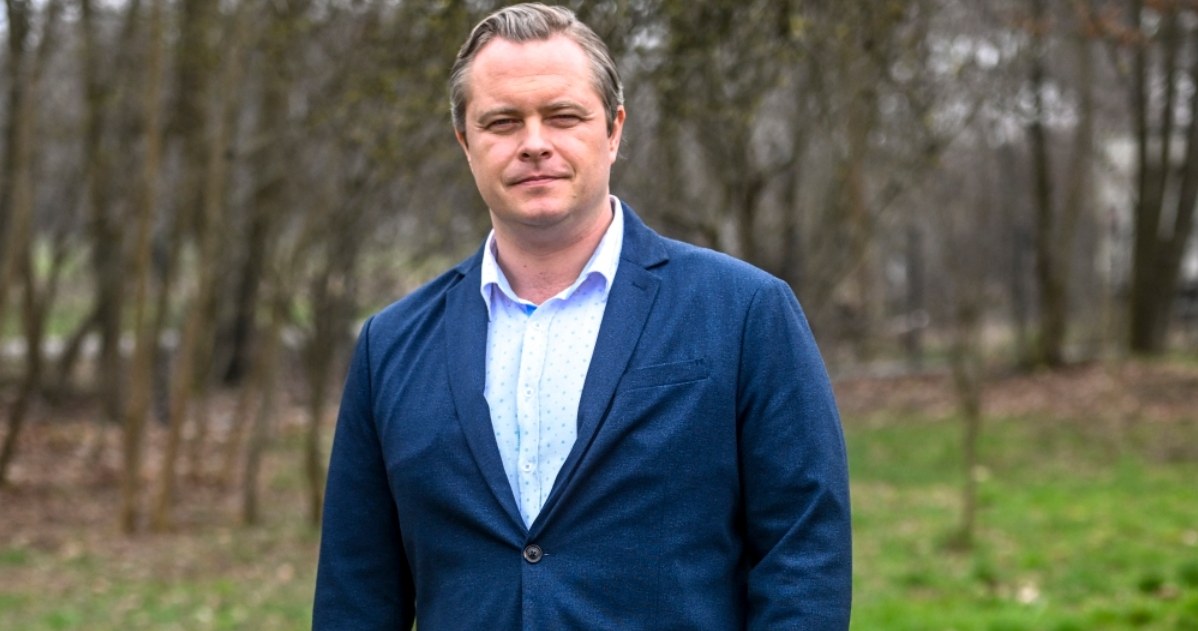 Tomasz Schuchardt zwodził kobietę przez 8 lat. Dziś nie może bez niej żyć