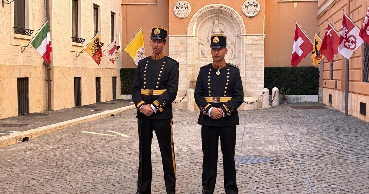 Zmiany w Watykanie. Nowe mundury Gwardii Szwajcarskiej