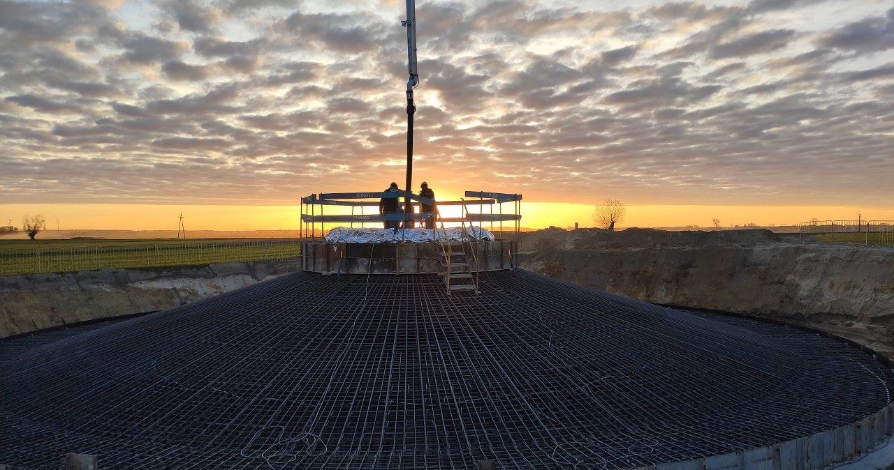 Tauron buduje kolejną farmę wiatrową. Rachunki za prąd mają być niższe