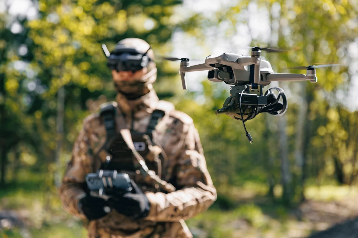 15 dronów zaobserwowano w nocy nad poligonem wojskowym w Elsenborn na wschodzie Belgii. Informację podały belgijskie media, powołując się na źródła w resorcie obrony. Sprawę badają lokalne służby.