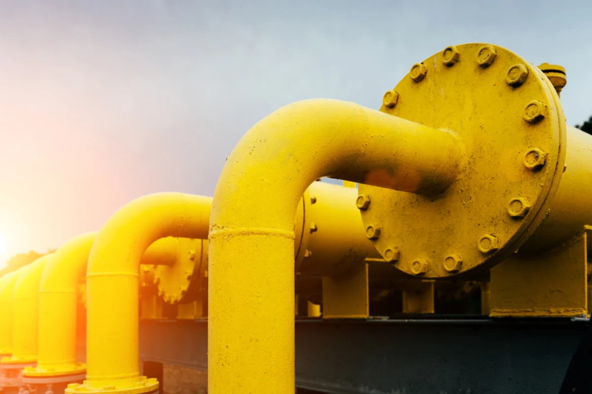 ​W nocy z 2 na 3 października Rosja przeprowadziła największy od początku pełnoskalowej wojny atak na infrastrukturę gazową Ukrainy. Celem były obiekty państwowego koncernu Naftohaz w obwodach charkowskim i połtawskim. Według oficjalnych komunikatów, na ukraińskie zakłady spadło 35 rakiet, w tym balistycznych, oraz 60 dronów.