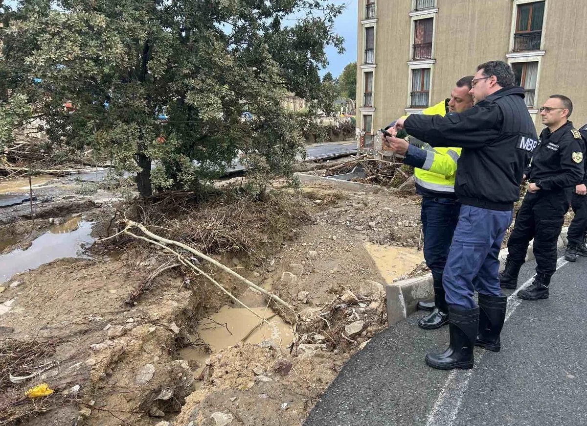 W wyniku powodzi wywołanej ulewnymi deszczami, które nawiedziły Bułgarię, w kurorcie Elenite nad Morzem Czarnym zginęły trzy osoby - poinformowała w piątek bułgarska agencja prasowa BTA. Dwie z ofiar to ratownicy, którzy odpowiedzieli na wezwanie o pomoc.