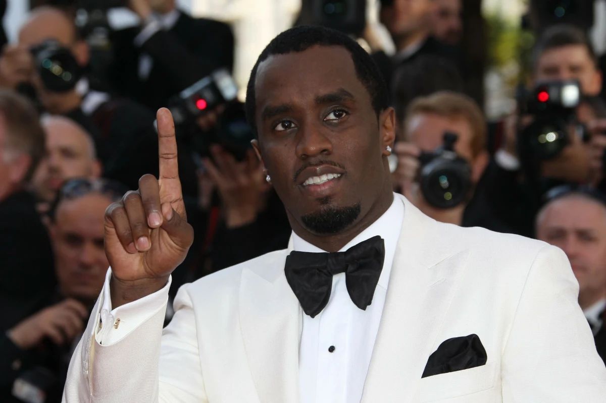 Znany raper, producent i biznesmen Sean „Diddy” Combs został skazany na 50 miesięcy pozbawienia wolności za organizowanie tak zwanych płatnych eskort. Sąd federalny uznał go za winnego dwóch zarzutów, a wyrok ogłoszono w piątek.