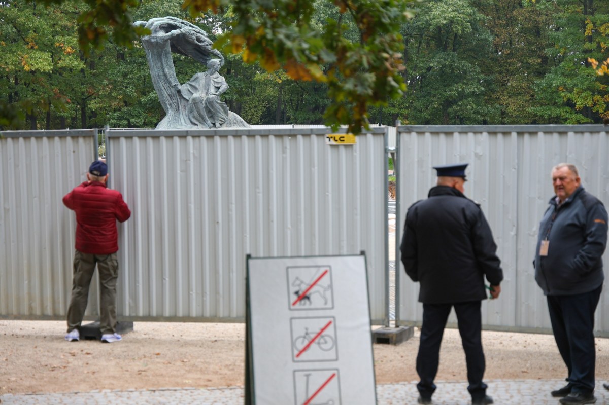 Zdjęcie z Chopinem nie takie proste. Remont w czasie festiwalu