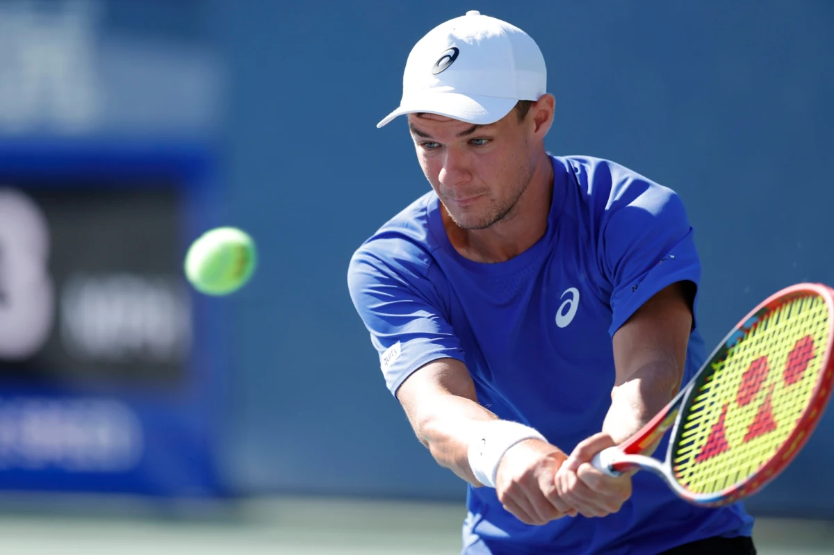 Kamil Majchrzak awansował do trzeciej rundy turnieju ATP Masters 1000 na twardych kortach w Szanghaju. Wracający po kontuzji polski tenisista pokonał w sobotę rozstawionego z numerem 29. Amerykanina Brandona Nakashimę 6:4, 6:0.