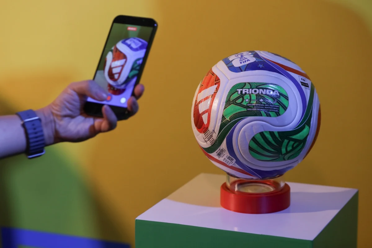 FIFA zaprezentowała oficjalną piłkę, która będzie używana w trakcie mistrzostw świata w Meksyku, USA i Kanadzie w 2026 r. Futbolówka nazywa się "Trionda".