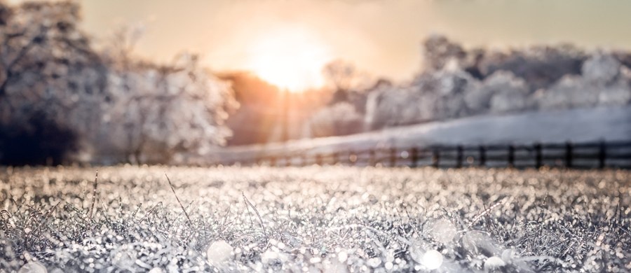 W Europie południowej i centralnej nadciąga wyjątkowo silna fala ochłodzenia. Najnowsze prognozy wskazują, że temperatura może spaść nawet do -18 st. Celsjusza, co jest zjawiskiem niezwykle rzadkim na początku października. Mróz dotknie także Polskę, choć już wkrótce prognozowany jest powrót cieplejszych dni.