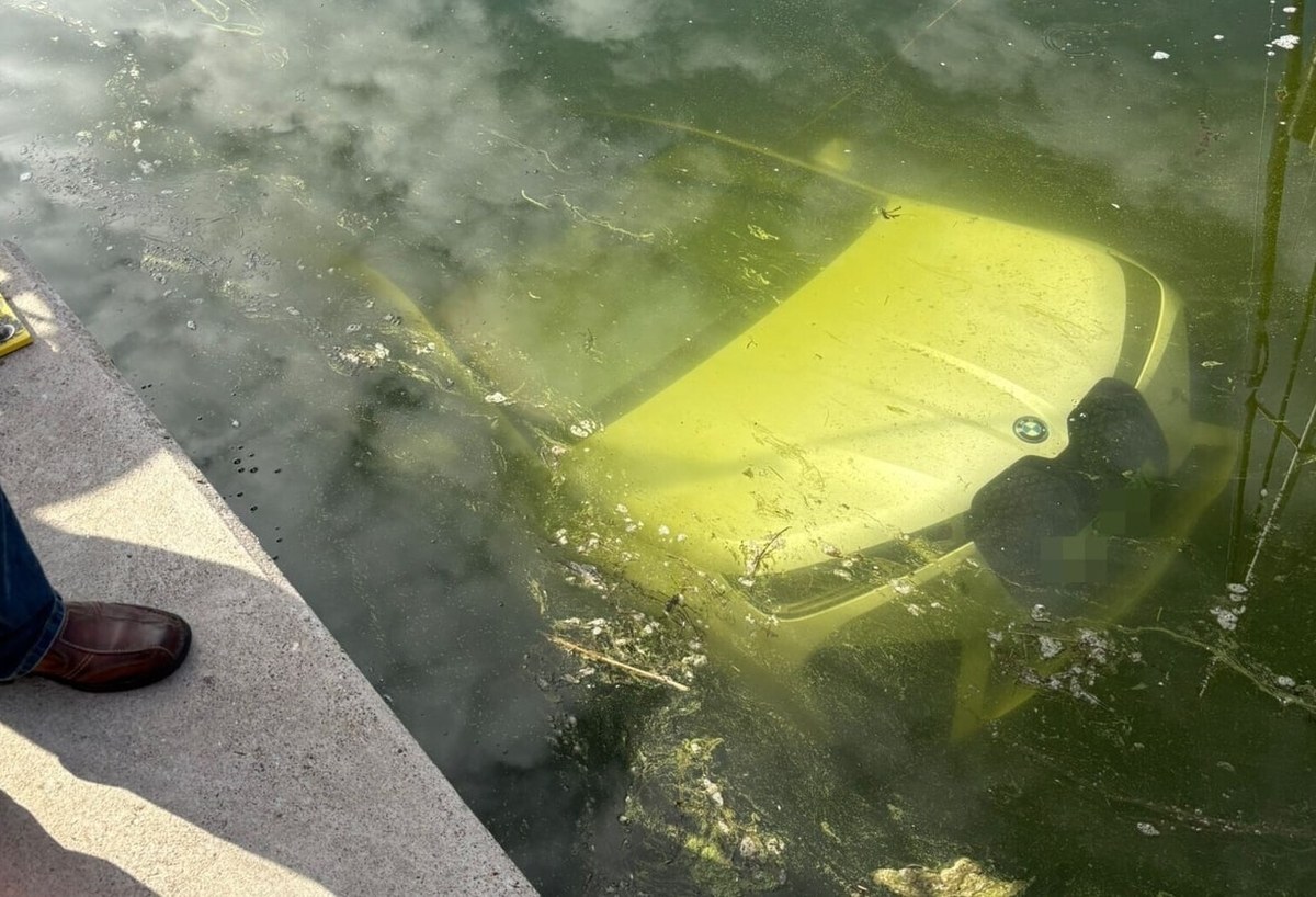 Elektryczne bmw pod wodą. Niefortunny wypadek nad Bałtykiem