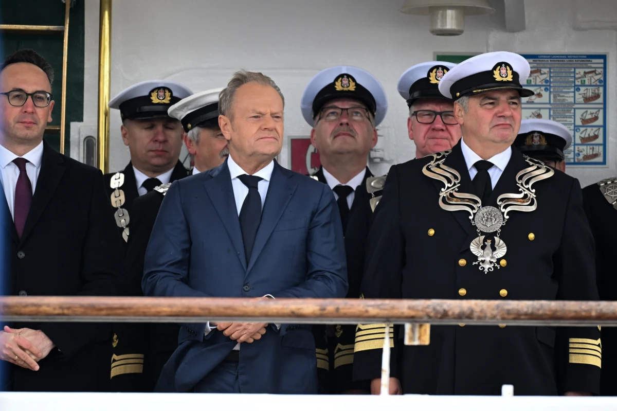 Polska staje się portową potęgą na Bałtyku i wygrywa konkurencję z innymi portami – mówił w sobotę w Gdyni premier Donald Tusk. Szef rządu zwrócił też uwagę na przedsięwzięcia energetyczne powstające na morzu i w jego sąsiedztwie, jak farmy wiatrowe i elektrownię jądrową.